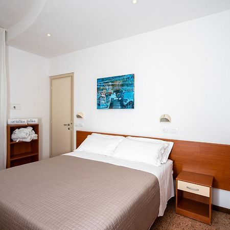 בלריה-איגאה מרינה Hotel Globus מראה חיצוני תמונה