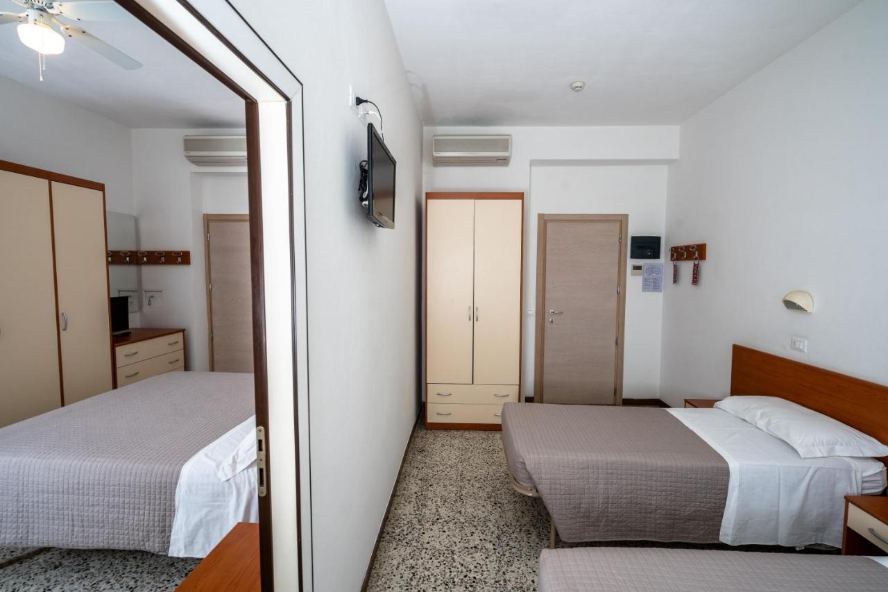 בלריה-איגאה מרינה Hotel Globus מראה חיצוני תמונה