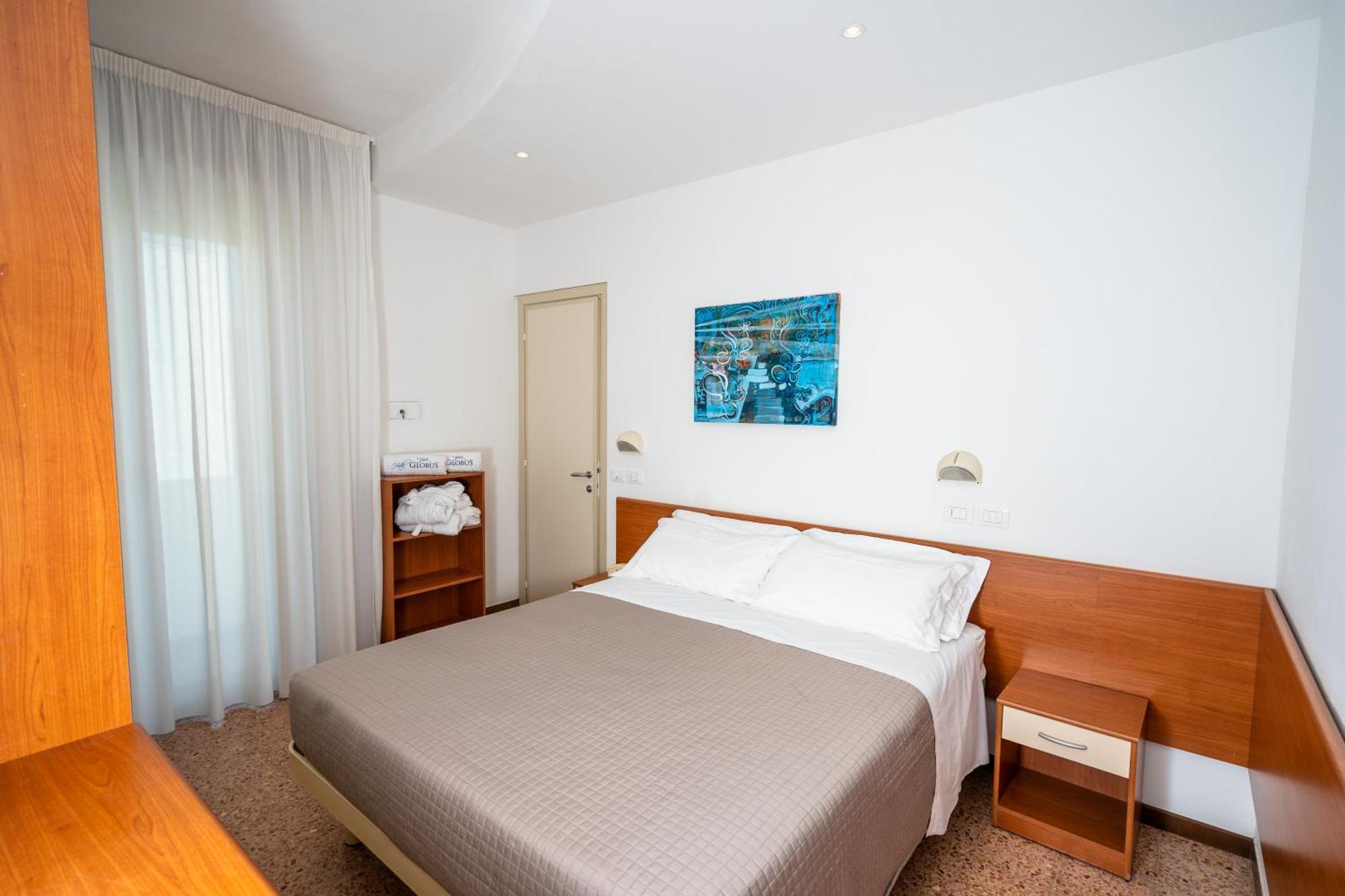בלריה-איגאה מרינה Hotel Globus מראה חיצוני תמונה